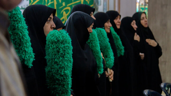 تصاویر:غباروبی حرم هلال بن علی به مناسبت میلاد با سعادت امام رضا