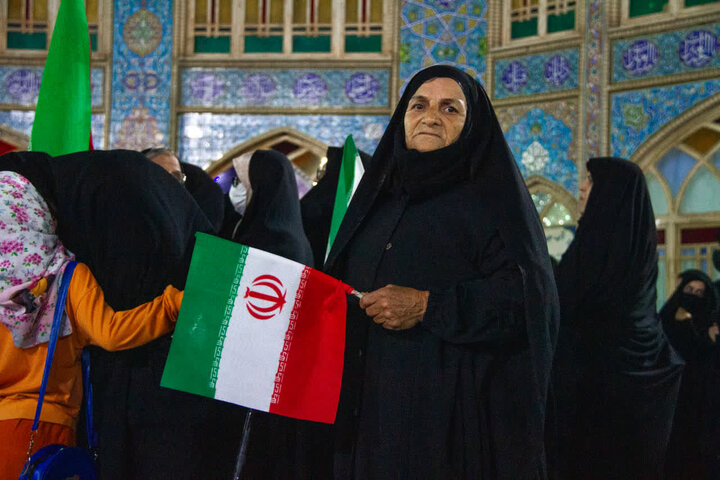 تصاویر:غباروبی حرم هلال بن علی به مناسبت میلاد با سعادت امام رضا
