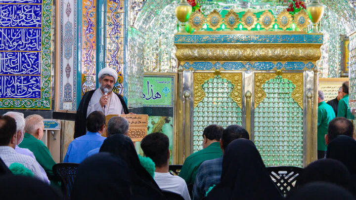تصاویر:غباروبی حرم هلال بن علی به مناسبت میلاد با سعادت امام رضا