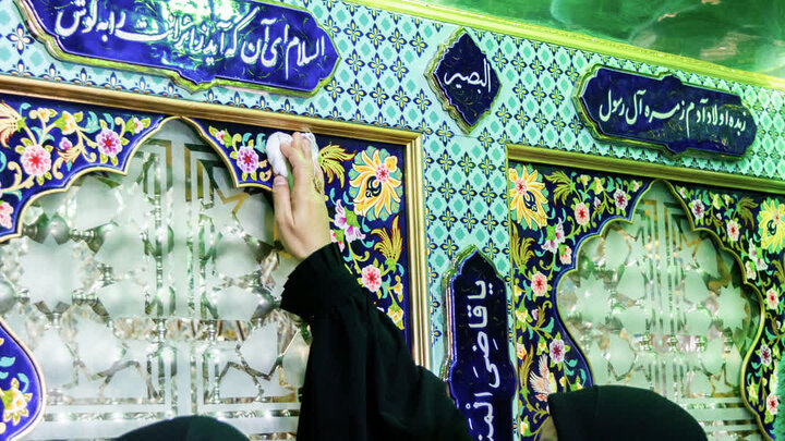 تصاویر:غباروبی حرم هلال بن علی به مناسبت میلاد با سعادت امام رضا