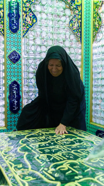 تصاویر:غباروبی حرم هلال بن علی به مناسبت میلاد با سعادت امام رضا