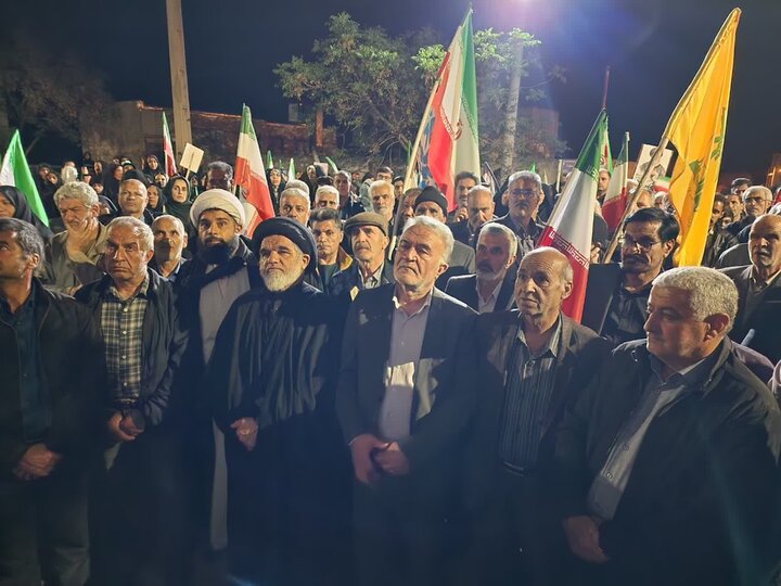 تصاویر:حضورپرشور آحاد مردم ولایتمدار و شهید پرور شهر نطنزدر پنجاه و هشتمین شب تجمع خودجوش در محله سرشک