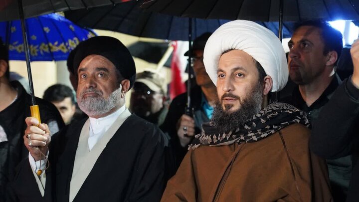 تصاویر/ پنجاه و نهمین شب؛ میدان اصلی شهرستان خوی مملو از جمعیتی شد که «مرگ بر آمریکا» سر می‌دادند