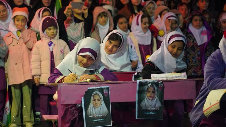 تصاویر/ پنجاه و نهمین شب؛ میدان اصلی شهرستان خوی مملو از جمعیتی شد که «مرگ بر آمریکا» سر می‌دادند