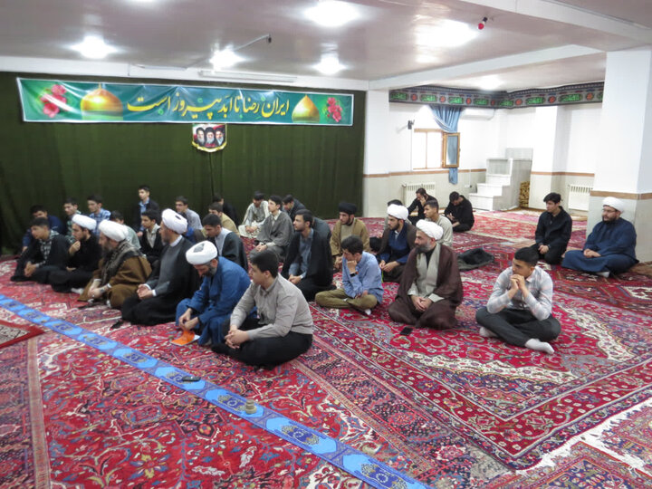 تصاویر/  نشست مدیر حوزه علمیه آذربایجان غربی با  طلاب مدرسه علمیه امام خمینی خوی
