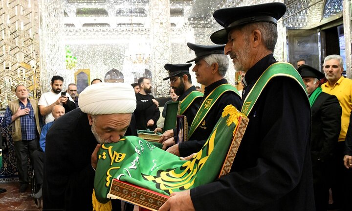 تصاویر/ حضور خادمان حرم حضرت شاهچراغ(ع) در حرم حضرت عبدالعظیم(ع)