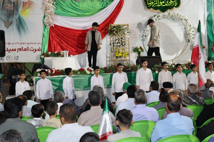 تصاویر/ حال و هوای بندر دیّر در شب میلاد امام رضا(ع)