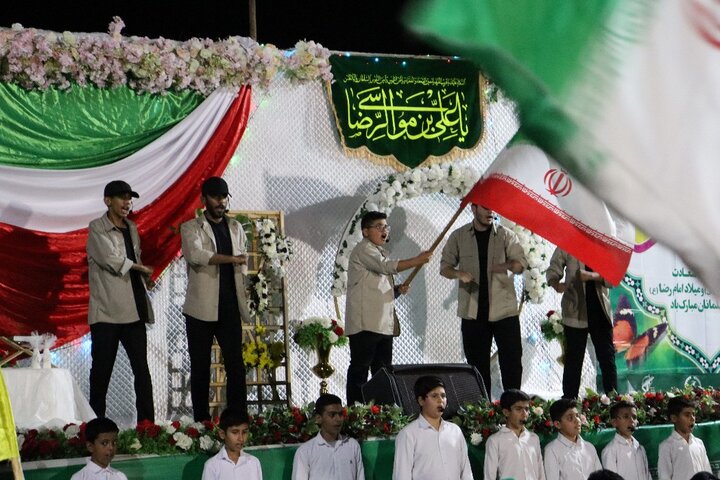 تصاویر/ حال و هوای بندر دیّر در شب میلاد امام رضا(ع)
