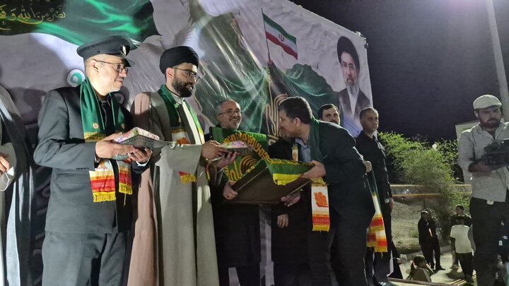 تصاویر/ حضور خدام حرم رضوی و پرچم متبرک حرم امام رضا(ع) در جشن عنبرآباد