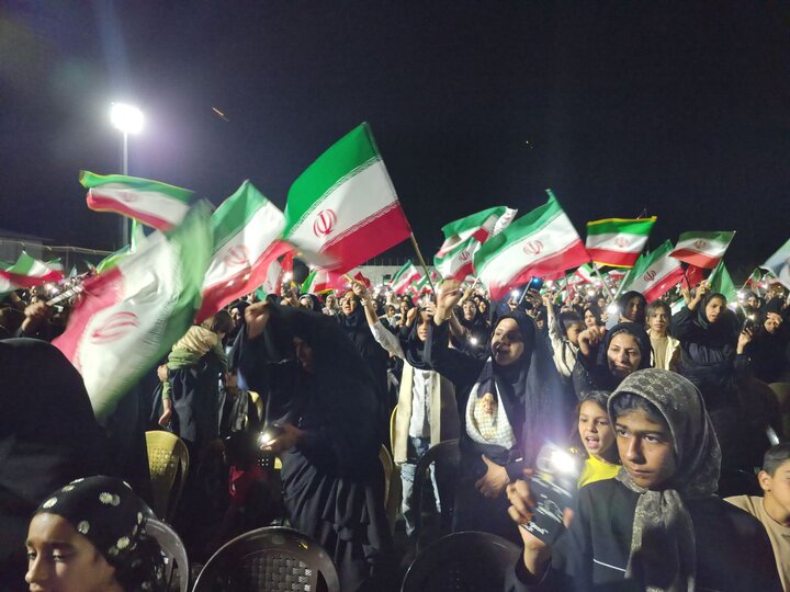 تصاویر/ حضور خدام حرم رضوی و پرچم متبرک حرم امام رضا(ع) در جشن عنبرآباد