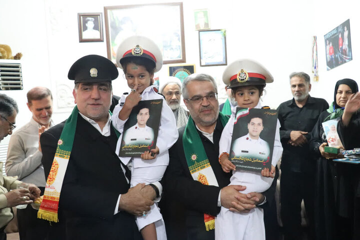 تصاویر/ دیدار خادمان رضوی با خانواده شهید اسماعیل شجاع تنگستانی