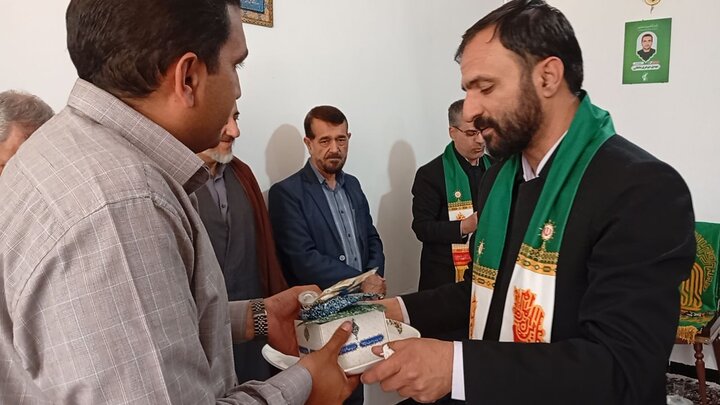 تصاویر/  حضور خادمین رضوی در منزل شهید مهدی جوهری از شهدای جنگ تحمیلی ۱۲روزه