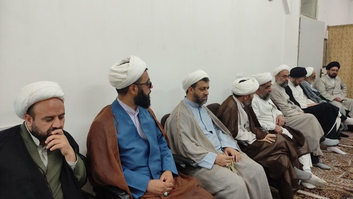 تصاویر/ نشست هم‌اندیشی اساتید و کادر مدرسه علمیه آیت‌الله مدنی کاشانی(ره)