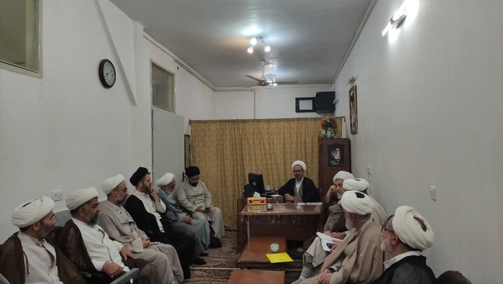 تصاویر/ نشست هم‌اندیشی اساتید و کادر مدرسه علمیه آیت‌الله مدنی کاشانی(ره)