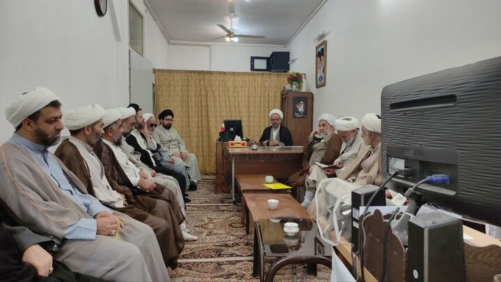 تصاویر/ نشست هم‌اندیشی اساتید و کادر مدرسه علمیه آیت‌الله مدنی کاشانی(ره)