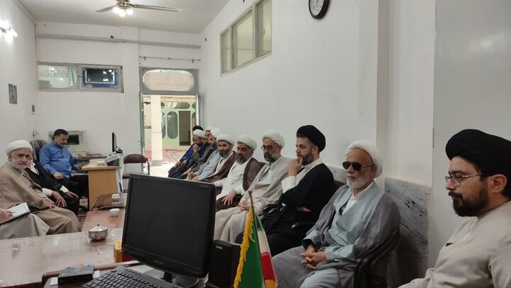 تصاویر/ نشست هم‌اندیشی اساتید و کادر مدرسه علمیه آیت‌الله مدنی کاشانی(ره)