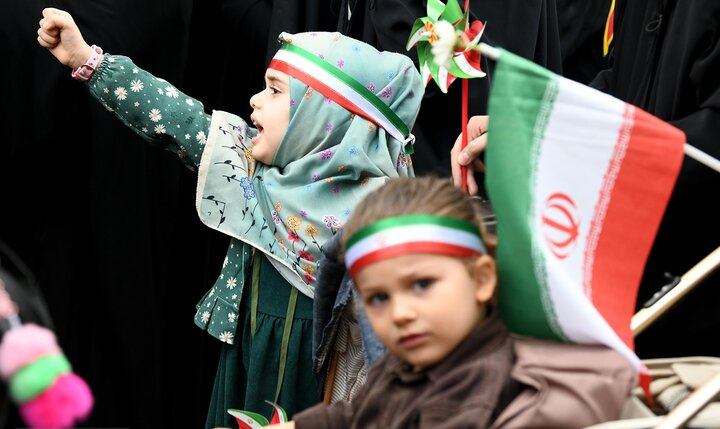 تصاویر/ مراسم رژه سربازان در گهواره در بیعت با رهبر معظم انقلاب در شهر ری