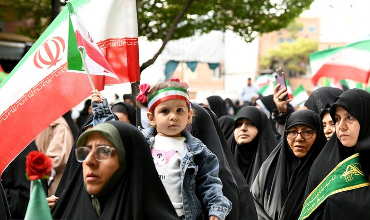 تصاویر/ مراسم رژه سربازان در گهواره در بیعت با رهبر معظم انقلاب در شهر ری