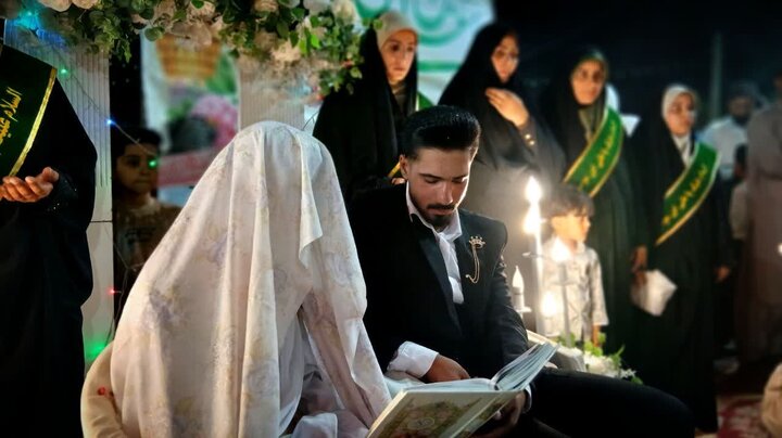 تصاویر/  پیوند آسمانی زوج جوان فهرجی در تجمعات شبانه و همزمان با شب ولادت امام هشتم