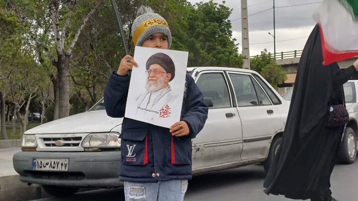 تصاویر/اجتماع پرچم گردانی به نیابت از شهید محمد حسین  ترابی در اراک