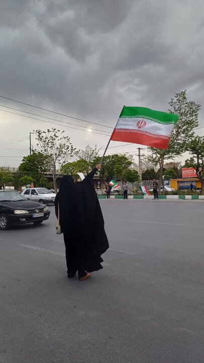 تصاویر/اجتماع پرچم گردانی به نیابت از شهید محمد حسین  ترابی در اراک