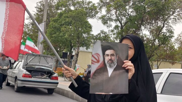 تصاویر/اجتماع پرچم گردانی به نیابت از شهید محمد حسین  ترابی در اراک