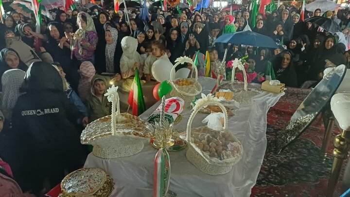 تصاویر/برگزاری مراسم عقد یک زوج جوان اهل شهرستان زرندیه در اجتماعات شبانه مردم