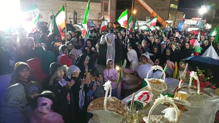 تصاویر/برگزاری مراسم عقد یک زوج جوان اهل شهرستان زرندیه در اجتماعات شبانه مردم