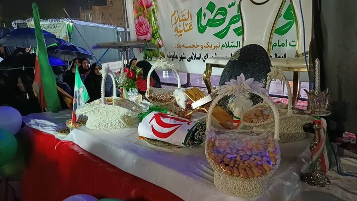 تصاویر/برگزاری مراسم عقد یک زوج جوان اهل شهرستان زرندیه در اجتماعات شبانه مردم