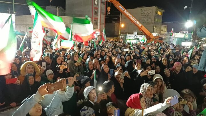 تصاویر/پنجاه و نهمین شب حضور پرشور مردم ولایتمدار مامونیه در تجدید بیعت با آرمان‌های انقلاب