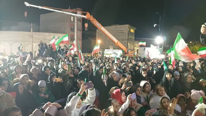 تصاویر/پنجاه و نهمین شب حضور پرشور مردم ولایتمدار مامونیه در تجدید بیعت با آرمان‌های انقلاب