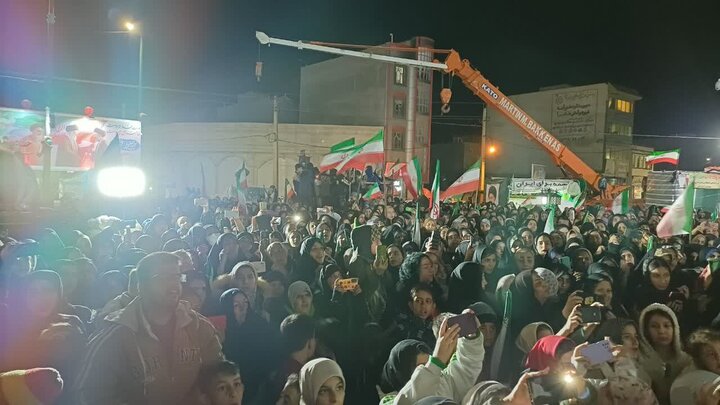 تصاویر/پنجاه و نهمین شب حضور پرشور مردم ولایتمدار مامونیه در تجدید بیعت با آرمان‌های انقلاب