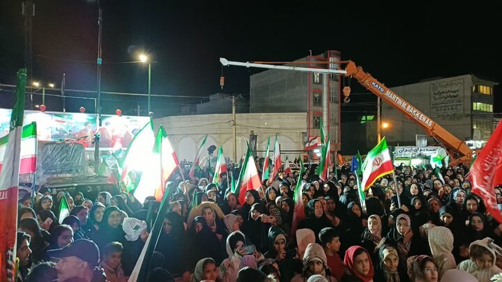 تصاویر/پنجاه و نهمین شب حضور پرشور مردم ولایتمدار مامونیه در تجدید بیعت با آرمان‌های انقلاب