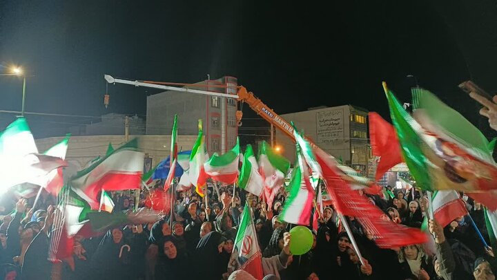 تصاویر/پنجاه و نهمین شب حضور پرشور مردم ولایتمدار مامونیه در تجدید بیعت با آرمان‌های انقلاب