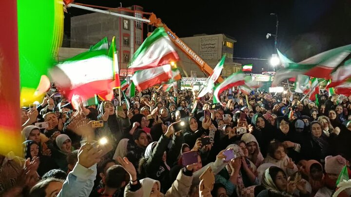 تصاویر/پنجاه و نهمین شب حضور پرشور مردم ولایتمدار مامونیه در تجدید بیعت با آرمان‌های انقلاب