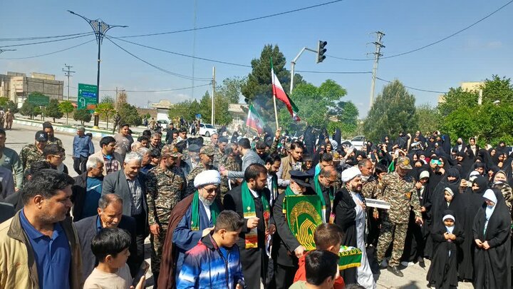تصاویر/حضور خادمان و پرچم متبرک بارگاه ملکوتی ثامن الحجج، علی بن موسی الرضا (ع) در شهرستان خشکرود