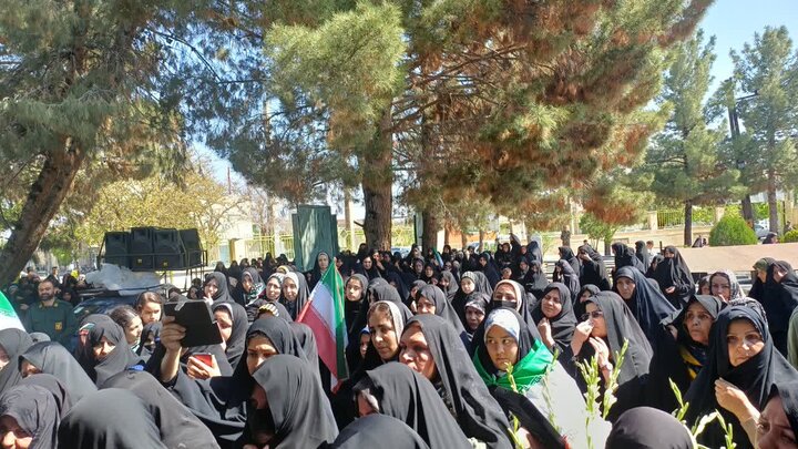 تصاویر/حضور خادمان و پرچم متبرک بارگاه ملکوتی ثامن الحجج، علی بن موسی الرضا (ع) در شهرستان خشکرود