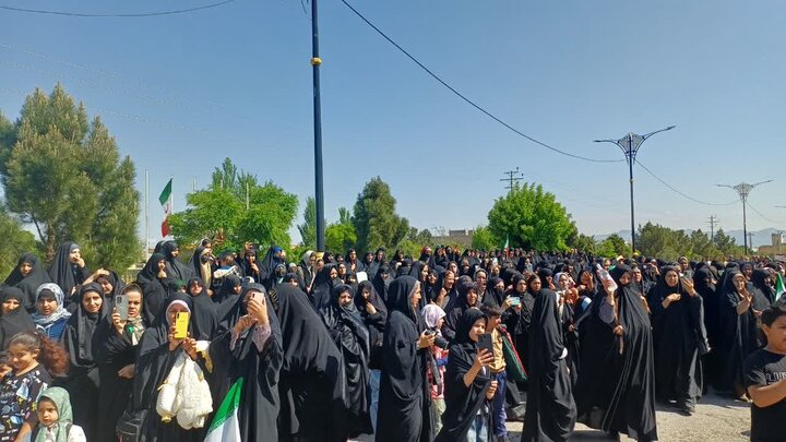 تصاویر/حضور خادمان و پرچم متبرک بارگاه ملکوتی ثامن الحجج، علی بن موسی الرضا (ع) در شهرستان خشکرود