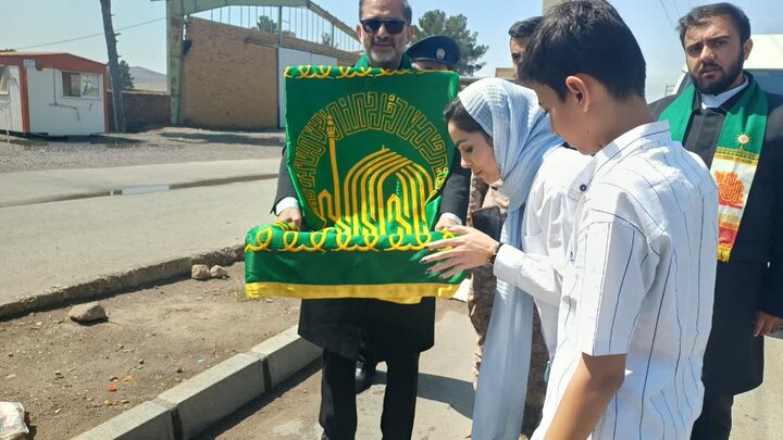 تصاویر/حضور خادمان بارگاه نورانی امام رضا (ع)در ایست و بازرسی شهرستان زرندیه