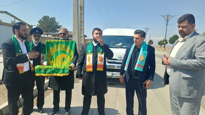 تصاویر/حضور خادمان بارگاه نورانی امام رضا (ع)در ایست و بازرسی شهرستان زرندیه