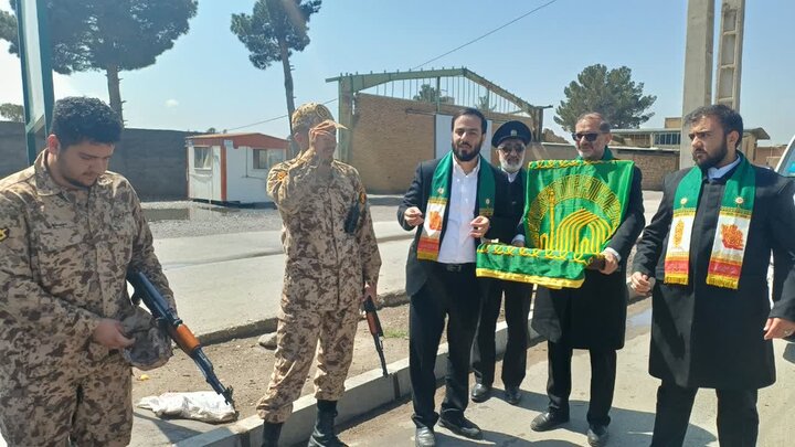 تصاویر/حضور خادمان بارگاه نورانی امام رضا (ع)در ایست و بازرسی شهرستان زرندیه