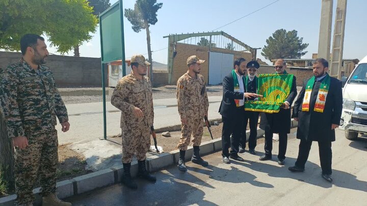 تصاویر/حضور خادمان بارگاه نورانی امام رضا (ع)در ایست و بازرسی شهرستان زرندیه