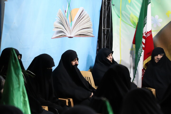 مراسم رونمایی از کتاب دختری که معصومه شد