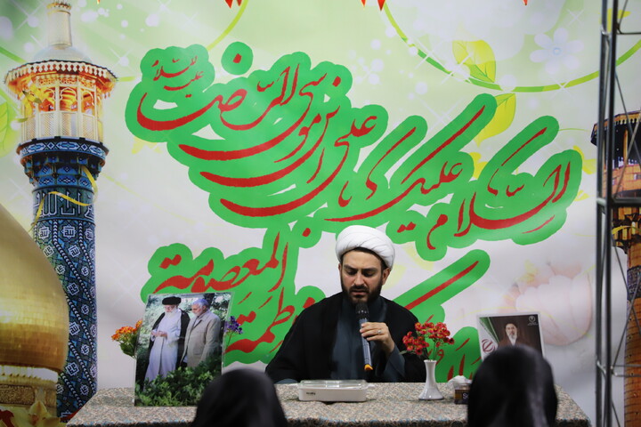 مراسم رونمایی از کتاب دختری که معصومه شد