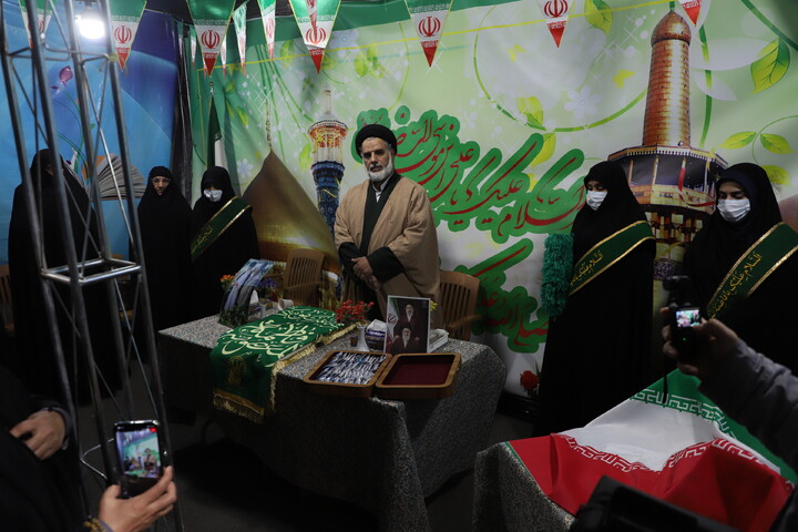 مراسم رونمایی از کتاب دختری که معصومه شد