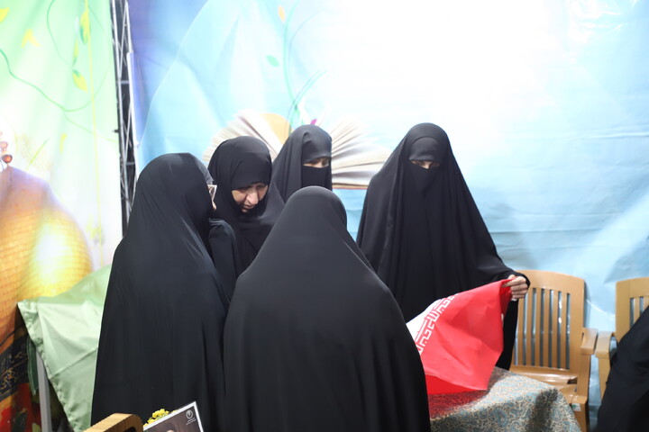 مراسم رونمایی از کتاب دختری که معصومه شد