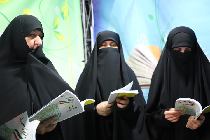 مراسم رونمایی از کتاب دختری که معصومه شد
