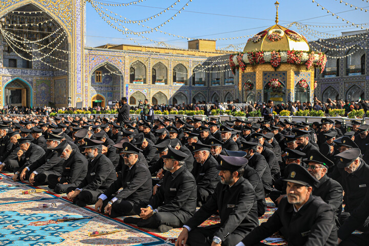 تصاویر/ آیین تعویض پرچم گنبد منور رضوی در روز میلاد امام رضا (علیه‌السلام)
