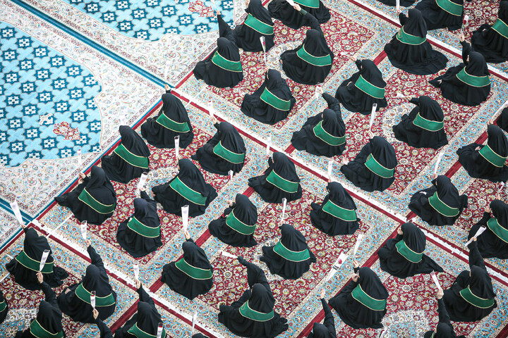 تصاویر/ آیین تعویض پرچم گنبد منور رضوی در روز میلاد امام رضا (علیه‌السلام)