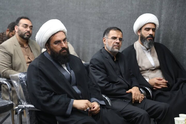 تصاویر/ دیدار جمعی از مداحان اهل‌بیت(ع) استان سمنان با نماینده ولی فقیه در استان به مناسبت میلاد امام رضا(ع)